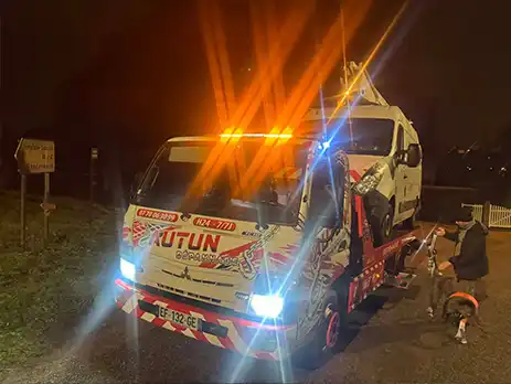 Autun-Depannage-auto-changement-de-pneu-creve-diagnostic-moteur-redressement-vehicule-panne-courroie-et-remorquage-urgent-24-7